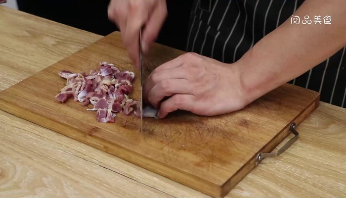 蒜苗鸡胗做法步骤：2