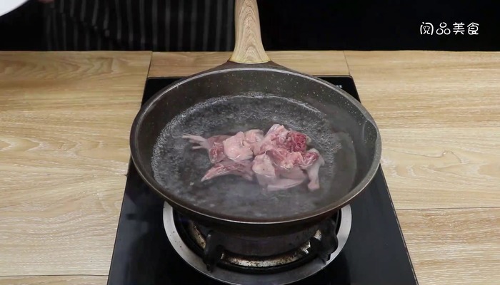 松茸鸽子汤做法步骤：6