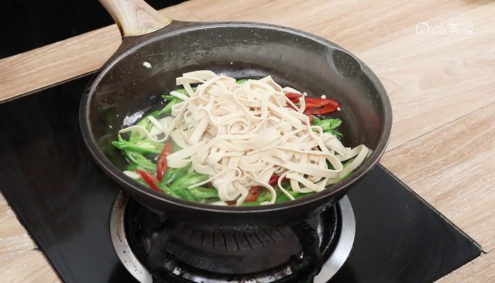 尖椒干豆腐做法步骤：10