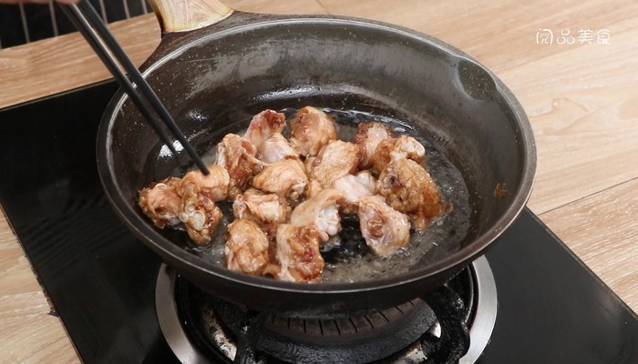 广式三杯鸡做法步骤：8