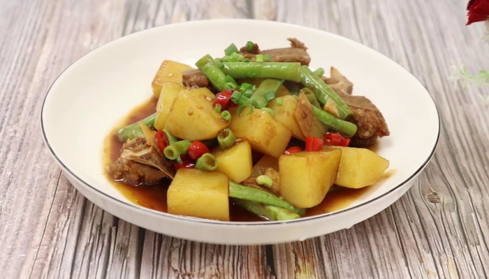 脊骨土豆炖豆角