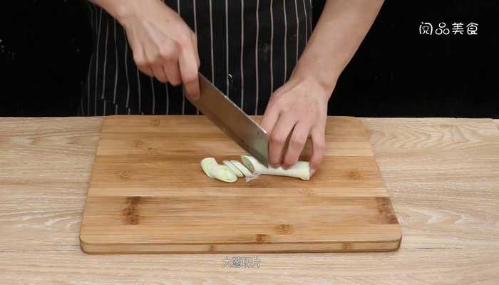 红烧鸡翅根做法步骤：3