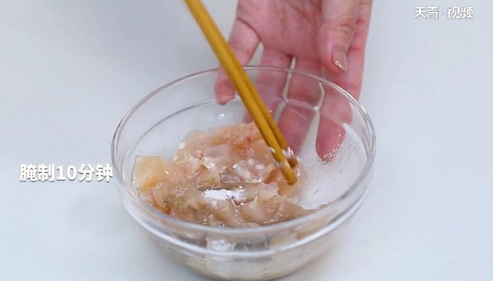 奶油蘑菇浓汤做法步骤：3