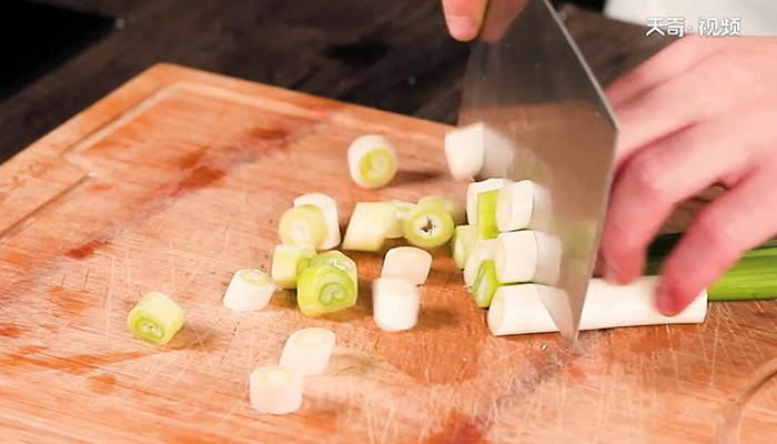 火爆鱿鱼做法步骤：2