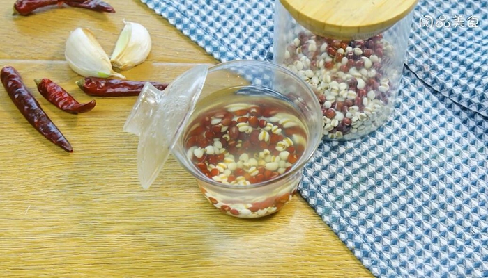 自制薏米红豆祛湿茶做法步骤：5