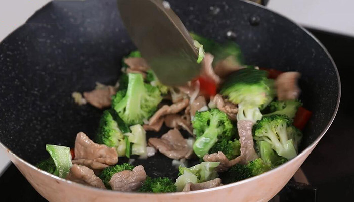 猪血炒豆干做法步骤：15