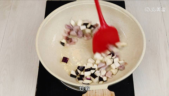 茄子肉丁炒饭做法步骤：8