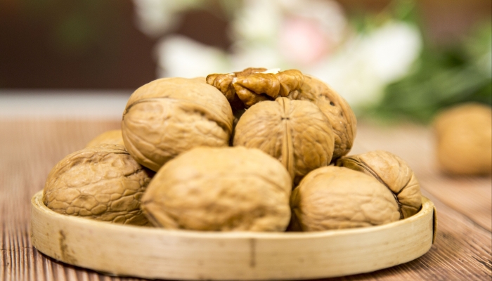 核桃和牛奶一起吃的好处