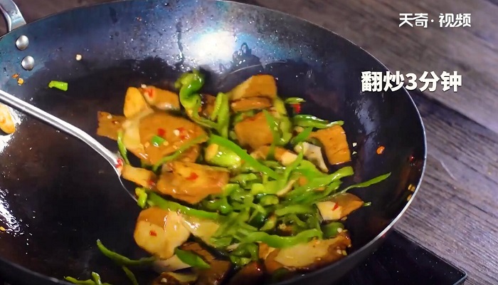 青椒炒水阳干子做法步骤：6