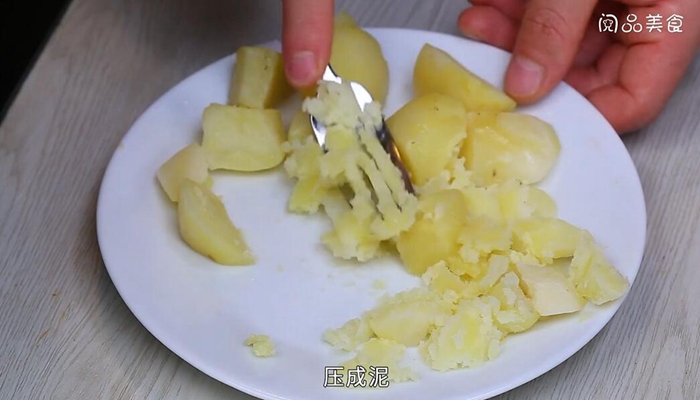 土豆牛奶泥做法步骤：3