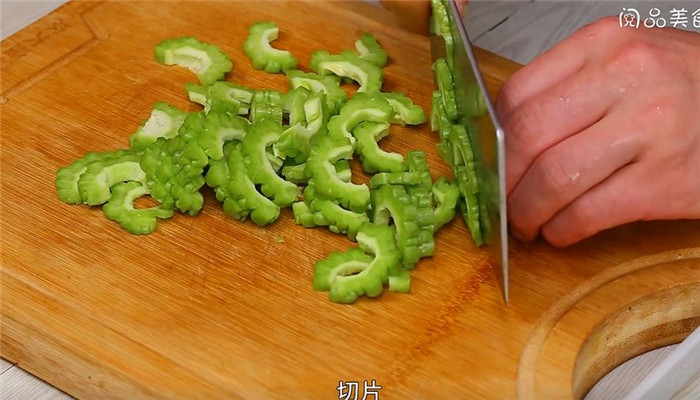 虾米炒凉瓜做法步骤：4