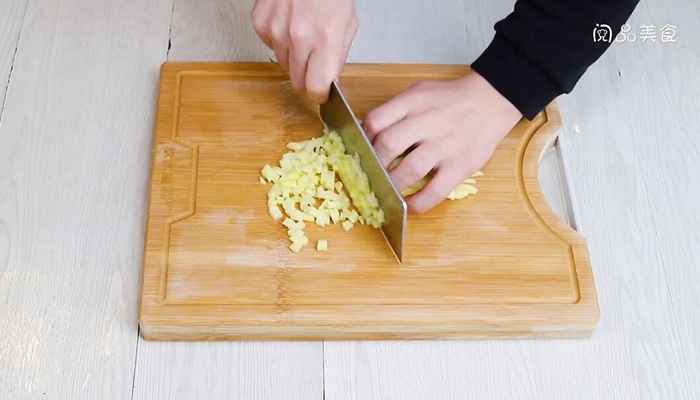 土豆肉丁焖饭做法步骤：2