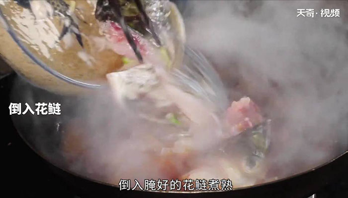 麻辣肥肠鱼做法步骤：9