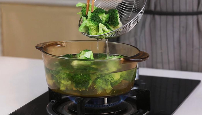 猪血炒豆干做法步骤：11