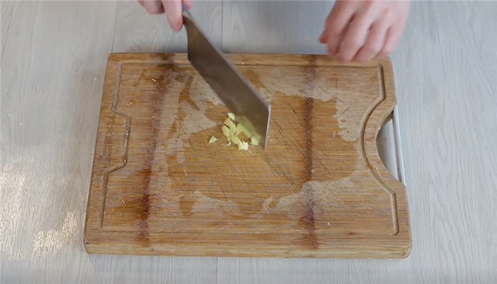 番茄焖青豆做法步骤：4