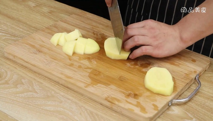 土豆烧大鹅做法步骤：3