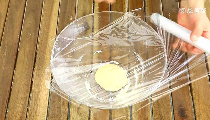 酥皮月饼做法步骤：5