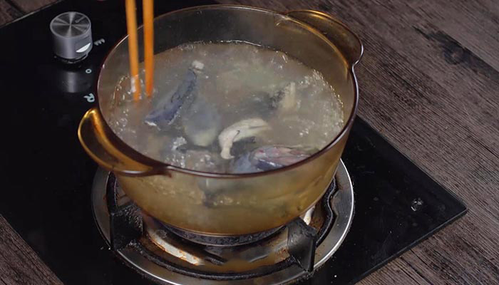 糖醋蒜做法步骤：3