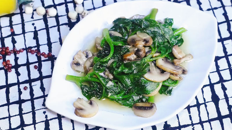 口蘑炒木耳菜做法步骤：8