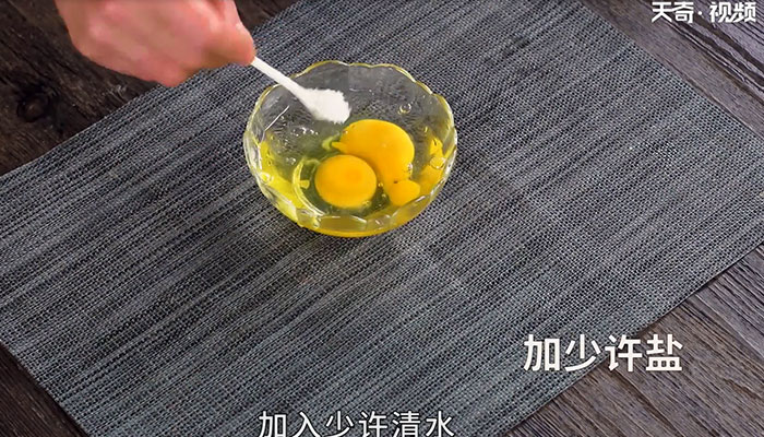 外婆菜炒鸡蛋做法步骤：3