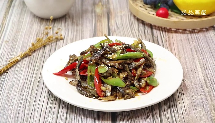 双椒炒小鱼仔