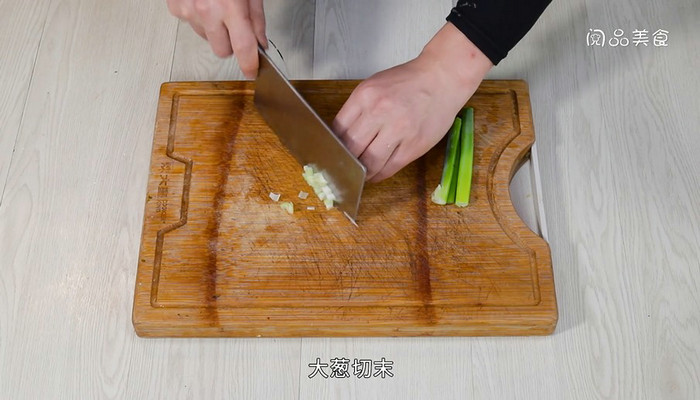 鸡肉猪肉丸子做法步骤：4