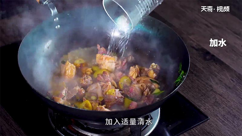 板栗烧鸡做法步骤：6