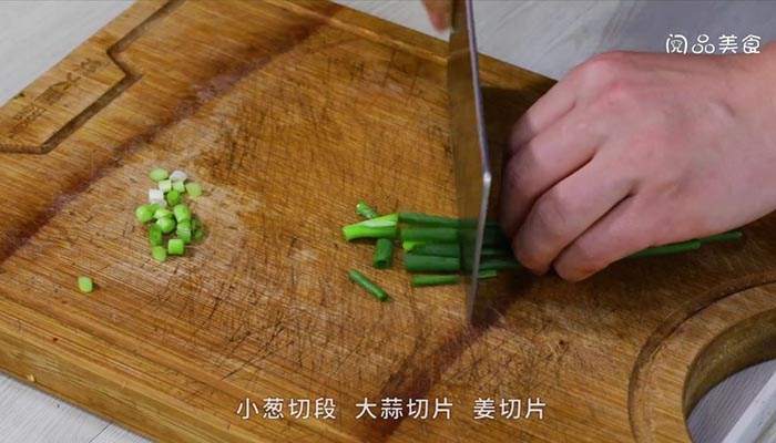 豆芽炒肉做法步骤：3