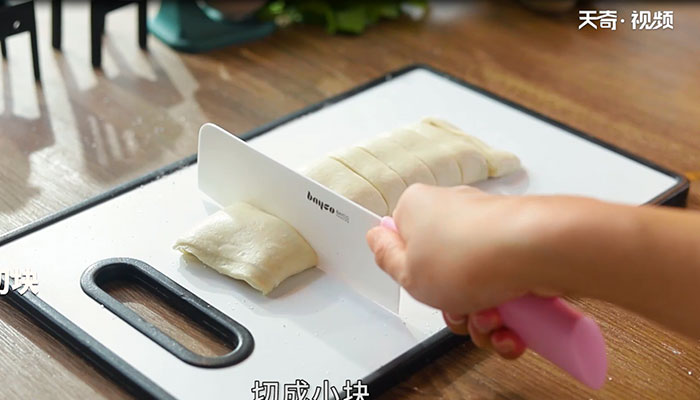 手抓饼蝴蝶酥做法步骤：5