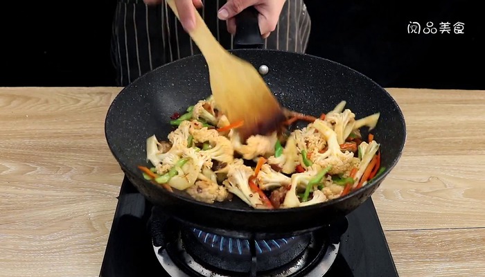 青椒炒花椰菜做法步骤：11