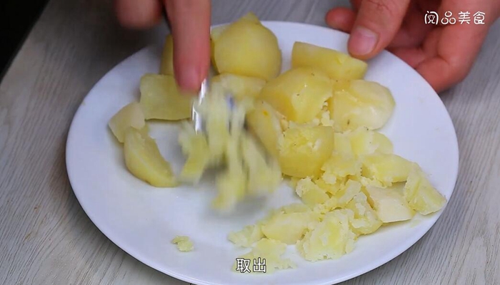 酸辣土豆羹做法步骤：3