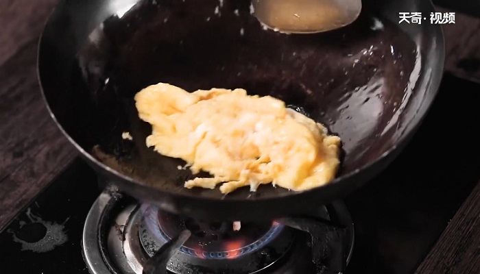 春笋叉烧肉炒蛋做法步骤：9