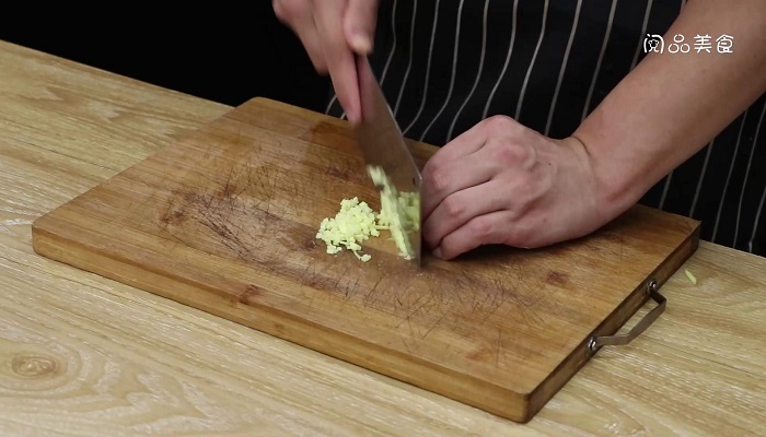 豆腐鸡蛋锅贴做法步骤：3