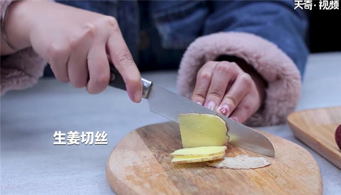 姜枣奶茶做法步骤：2