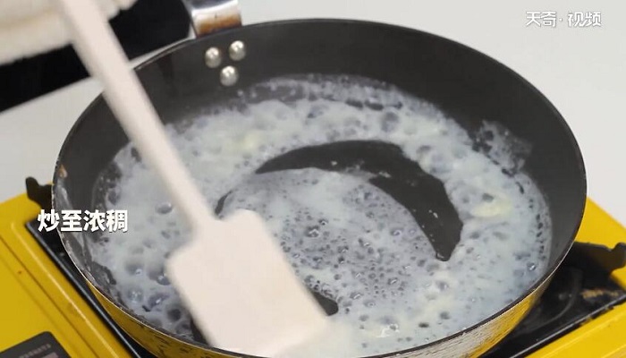 奶油蘑菇浓汤做法步骤：8