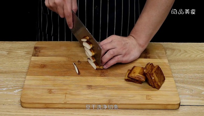猪血炒豆干做法步骤：6