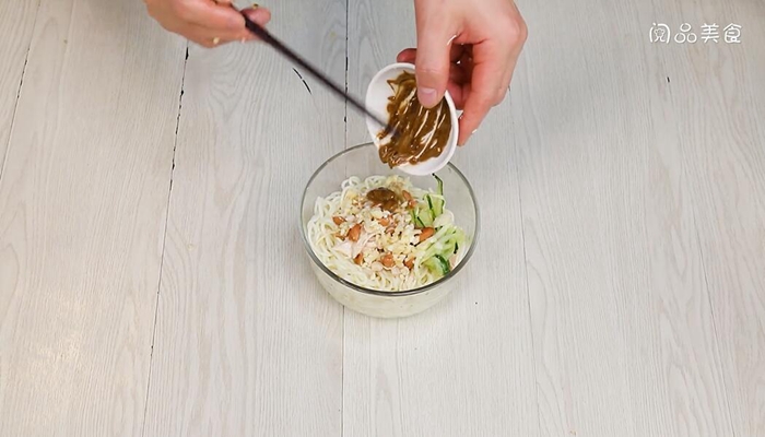 雪碧鸡丝凉面做法步骤：6