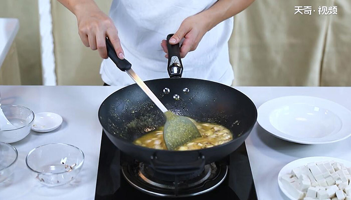 咸蛋豆腐羹做法步骤：8