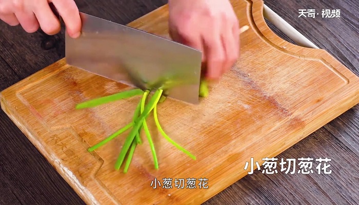 韭菜猪红做法步骤：3