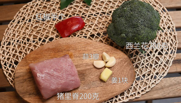 猪血炒豆干做法步骤：1