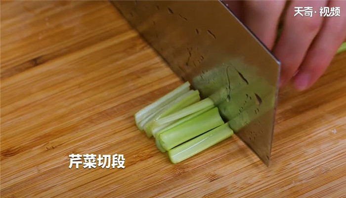 泡椒黄喉做法步骤：3