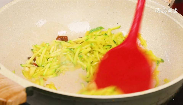 清炒小南瓜丝做法步骤：6