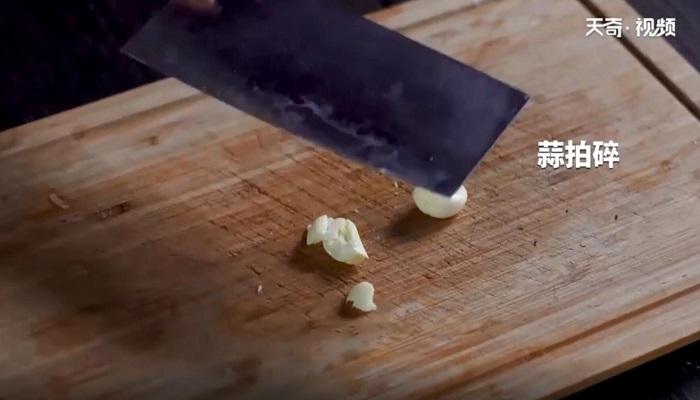 香辣皮皮虾做法步骤：4