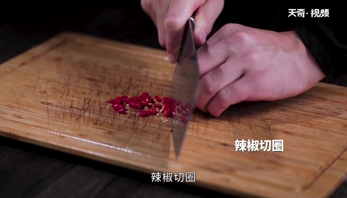 葱香霸王兔丁做法步骤：6