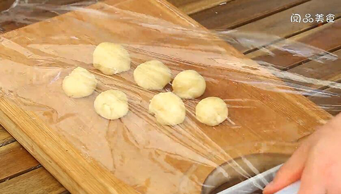酥皮月饼做法步骤：10