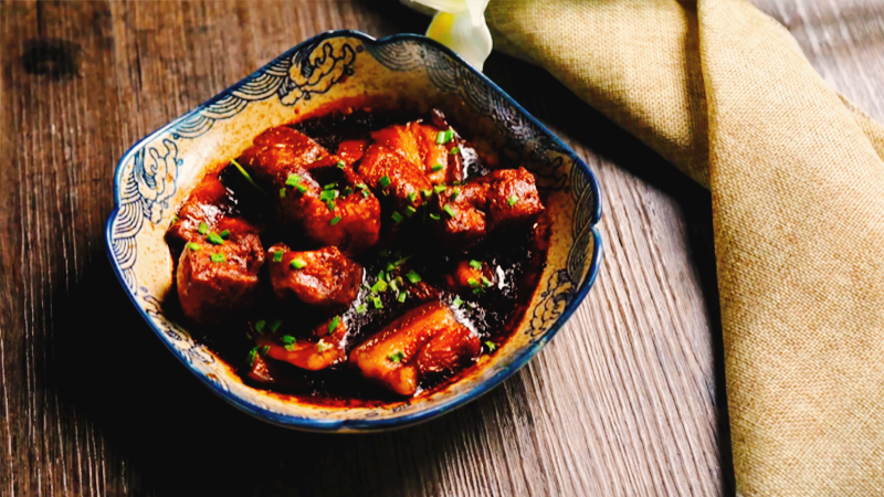 油豆腐焖五花肉做法步骤：7