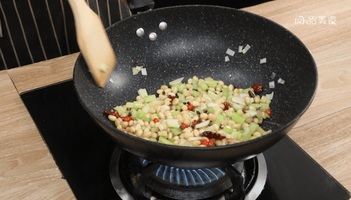 芹菜炒黄豆做法步骤：12