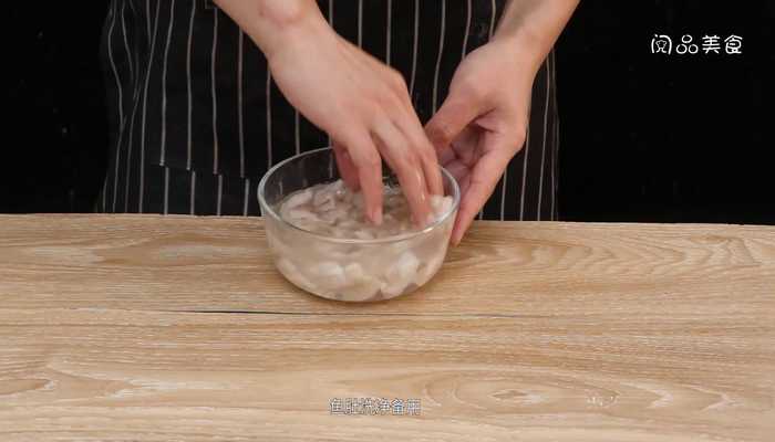 鱼肚炖豆腐做法步骤：2